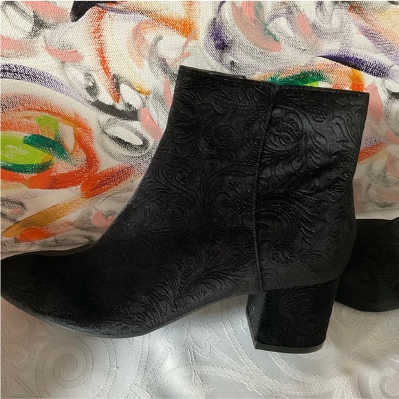 UNISA Black Fabric Booties - Picture 12 of 16